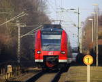 Die Rhein Niers Bahn (RB33) kommt die Kohlscheider-Rampe hoch aus Duisburg-Hbf,Heinsberg-Rheinand nach Aachen-Hbf und hält in Kohlscheid und fährt in Richtung Richterich,Laurensberg,Aachen-West,Aachen-Schanz,Aachen-Hbf. Aufgenommen von Bahnsteig 1 Kohlscheid. 
Bei Sonnenschein am Nachmittag vom 14.2.2017.
Und das ist mein 6800tes Bahnbild bei http://WWW.Bahnbilder de. 