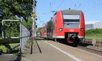 Die Rhein Niers Bahn (RB33) kommt die Kohlscheider-Rampe hoch aus Duisburg-Hbf nach Aachen-Hbf und hält in Kohlscheid und fährt in Richtung