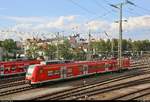 Nachschuss auf 426 009-7 von DB Regio Baden-Württemberg als RB 19751 von Schaffhausen (CH), die ihren Endbahnhof Singen(Hohentwiel) (D) auf Gleis 4 erreicht.
Aufgenommen vom Parkhaus in der Julius-Bührer-Straße.
[14.7.2018 | 18:26 Uhr]