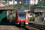 426 519/019 und ein Schwestertriebzug rollen als RE16, (RE 29684)  RUHR-SIEG-EXPRESS  nach Essen Hbf, in Plettenberg ein.