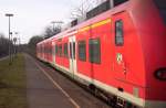 In Hckelhoven-Baal stand 426 015 mit der RB33  Rhein-Niers-Bahn  Richtung Aachen Hbf. Die Aufnahme entstand am 05.02.2005.