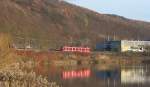 Die Farben des Herbstes sind verblasst...

Einige Brauntne dominierten an diesem 30 November 2011, ein sonniger Herbsttag.

Pnktlich nhert sich die tglich verkehrende RB mit BR 426 aus Vlklingen. Nchster Halt Bous.
Im Hintergrund die ehemalige Walzstrae der Rchling Werke.

KBS 685 30.11.2011