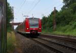 Der Blick unter der Brcke zum Hafen Saarlouis-Dillingen wurde mal wieder ausprobiert.
Bei Regen hat man dort einen trockenen Platz.
Heute am 10.07.2013 war es mal bewlkt und mal sonnig aber sehr warm.
Aufgefallen ist mir an den drei Stunden am Bahndamm, dass keine 143er mit Doppelstockzgen zu sehen waren.

426 005 und 426 020 auf ihrer Stammrelation Montag - Freitag zwischen Dillingen/Saar und St. Ingbert.
Danke an den TF fr den Gru.
KBS 685 - Bahnstrecke 3230 Saarbrcken - Karthaus