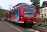 An Sonntagen reichen meist die Mini Quietschies der Baureihe 426 auch auf der Relation St. Wendel - Saarbrücken aus. Die 425er sind dann auch als RE nach Koblenz unterwegs. Ab Fahrplanwechsel Dezember 2014 wird sich das Einsatzgebiet auf der Nahetalbahn bis Neubrücke Nahe erweitern, denn in den Sommerferien wird der Fahrdraht von Türkismühle bis Neubrücke verlängert. 426 038, unser Werbequietschie  kommt aus St. Wendel und wird gleich in Altenwald halten.
Bahnstrecke 3511 Bingen Hbf. (Bingerbrück) - Saarbrücken - 30.03.2014