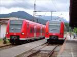 Begegnung von 426 530 und 426 533 im Bf.Siegsdorf am 29.06.2006.