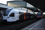 Fahrplanwechsel in Duisburg: Die Eurobahn ersetzt mit Ihren Flirts (428er) die 425er der DB Regio fr den RE3 (Dsseldorf - Hamm) / Rechts im Bild eine 422er der S1, die nun von Solingen - Dortmund