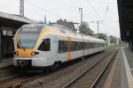 Hier ein Eurobahn Flirt abfahrbereit als RB 89 nach Hamm am 9.6.13 in Paderborn.