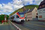 ET 408 der VIAS in Lorchhausen, hier ist er in Richtung Rdesheim am B Lorcher Strae zu sehen.10.8.2013