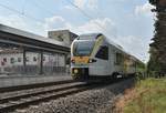 Nun hat der Eurobahn Triebwagen ET 7.08 die Steigung der ehemals steilste Hauptbahn Europas überwunden. Hier ist er in Haan Hochdahl und fährt nun mit mässiger Steigung gen Wuppertal weiter. Früher gab es hier ein Unikum, eine Seilzuganlage. Züge die berganfuhren wurden über eine Seilzuganlage von einer talwärtsfahrenden Lok mit hoch gezogen. Ganz am Anfang wurde mit stationnären Dampfmaschinen gezogen, doch das erwies sich als zu kompliziert und störanfällig. Sonntag den 22.7.2018