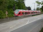 Flirt 429 028 hat als RE 33212 Binz-Stralsund das Einfahrsignal von Stralsund Rgendamm passiert und befindet sich noch auf der kleinen Insel Dnholm zwischen Rgen und Stralsund.