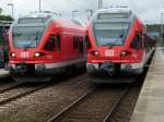 Flirt 429 029 mit dem RE 33308 Binz-Stralsund links und Flirt 429 028 mit dem RE 33207 Rostock-Sassnitz treffen sich am 13.September 2009 in Bergen/Rgen.