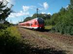 429 028 kam am 31.August 2010 mit dem RE 33314 Binz-Stralsund im Einfahrbereich von Lietzow an.