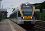 RE 13 nach Venlo, der Eurobahn ET 7.07 ist hier bei der Durchfahrt in Büttgen am 26.7.2015