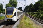 Da RE 4 und RE 13 zwischen Düsseldorf und Neuss wegen Bauarbeiten im Ferngleis die S-Bahn-Strecke benutzen müssen, werden sie bereits ab Wuppertal-Vohwinkel auf die S-Bahn-Gleise geleitet.