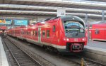 Soeben im Mnchner Hauptbahnhof angekommen ist 440 205-3.