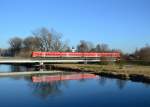 440 004 als RE nach Mnchen Hbf am 08.01.2014 auf der Isarbrcke bei Plattling.