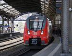 442 755 DB fährt als RE9 steht im Bahnhof Aachen bereit zur Abfahrt nach Siegen-Hbf.