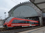 442 813 von DB regio bei der Abfahrt aus dem Bahnhof Dresden-Neustadt.