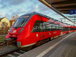 BR 442 849  Hanse- und Universitätsstadt Rostock  als S1 nach Warnemünde in Rostock Hbf, 04.12.2018.