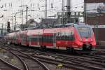 442 601 als RE 9 nach Aachen bei der Ausfahrt aus Kln Hbf.