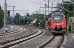 442 814 bei der Ausfahrt aus Radebeul Richtung Dresden, gerade eben wieder bechleunigend.  10.08.2013   17:19 Uhr.