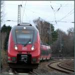 Unterwegs als RE 9 (Rhein Sieg Express),eine zweiteilige Hamstergarnitur bei der Einfahrt am Bahnhof von Eschweiler.