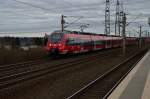 442 802 führt eine RSX von Siegen kommend bei Köln Weiden West nach Aachen Hbf fahrend vorbei.