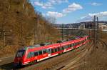 
Zwei gekuppelte 4-teilige Bombardier Talent 2 (BR 442) der DB Regio NRW haben am 05.04.2015 gerade den Hauptbahnhof Siegen verlassen, und fahren nun als RE 9 (rsx - Rhein-Sieg-Express) Siegen - Köln - Aachen in Richtung Köln.