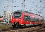 442 350-5 als S 1 von Warnemnde nach Rostock Hbf bei der Ausfahrt im Bahnhof Warnemnde.12.04.2015 