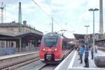 7 Jahre nach Bild 866218 waren die Bahnsteige in Erlangen für die S-Bahn erhöht worden.
