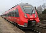 442 339-8 stand als S1(33536)von Rostock Hbf nach Warnemnde Werft abgerstet im Haltepunkt Rostock-Bramow.