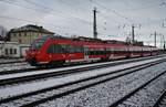 442 355-4 fährt am 15.1.2017 als S2 aus Güstrow kommend nach Warnemünde in Rostock Hauptbahnhof ein.