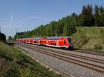 Der 445 064 als RE nach München am 27.04.2018 unterwegs bei Unterweilbach.