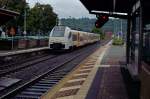 Einfahrt des 460 517-6 in Andernach bei regnerischem Wetter am 14.9.2013