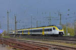 Siemens Mireo 463 515-7 fährt beim badischen Bahnhof ein.