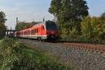 Auch die RE42 Züge zwischen Mönchengladbach Hbf und Münster Hbf mussten wegen der Baustelle zwischen Viersen und Krefeld als Umleiter über Neuss nach Uerdingen fahren, bis sie ihren orginalen Weg fortsetzen konnten. 1428 506 ist hier als Führungsfahrzeug in Kleinenbroich zu sehen, Gruß an den Tf zurück. 4.11.2018