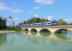 430 016 (ET 316) als M nach Salzburg am 03.10.2014 auf der Saalachbrücke bei Freilassing.