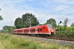 Ein S8 Halbzug ist am Donnerstagmorgen bei Kleinenbroich gen Mönchengladbach Hbf unterwegs. 20.6.2019