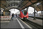 ET 1440 225 der DB fährt hier auf dem Weg nach Mönchengladbach am 7.2.2022 um 13.59 Uhr auf Gleis 1 in den HBF Krefeld ein.