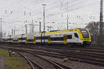 Siemens Desiro 1462 502-4 fährt am 02.12.2022 beim badischen Bahnhof ein.