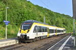 Bei der Durchfahrt in Haßmersheim ist hier am Freitag Abend der 8442 102 als RE 10a nach Mannheim Hbf zusehen, sein nächster Halt ist Mosbach Neckarelz.