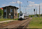 Regionalverkehr in Röblingen am See    9442 118 (Bombardier Talent 2) erreicht auf Höhe des elektromechanischen Fahrdienstleiter-Stellwerks  B1  den Hausbahnsteig.