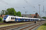 Die National Express-Elektrotriebzug 370 ist hier Mitte Juni 2021 bei der Durchfahrt in Wuppertal-Unterbarmen zu sehen.