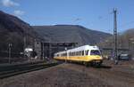 Im April 1984 durchfährt ein 403 als LH-Airport-Express von Düsseldorf nach Frankfurt das Reiterstellwerk in Bingerbrück.