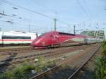 Ein Thayls nach Paris fhrt hier am 22.08.2013 zwischen dem Klner Hbf und der Hohenzollernbrcke.