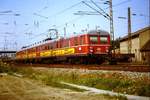 Der Triebzug 425.02 durchfuhr am 24.7.1984 den Bahnhof Mühlacker. Eingescannt vom eigenen Dia, Archiv Nr 64/24.