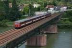 425 420-7 (historisch) als Verstrker RE wegen dem Tour de Lndle Zuges am Hp Neckargemnd Altstadt 24.7.08