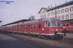 ET 27 (BR 427) im Bahnhof Ludwigsburg, dahinter ein Stck ET 65 und das alte Bahnhofsgebude.