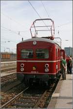 Der 1933 bei der Maschinenfabrik Esslingen gebaute 465 006 und in Stuttgart beheimatete Triebwagen wird von vielen Fotografen am 01.07.07 im Mnchener Ostbahnhof aufgenommen.