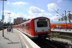 Triebwagen der BR 472, der Hambuger S-Bahn, verlsst Hamburg HBF in Richtung Auenhle am 18.07.10.